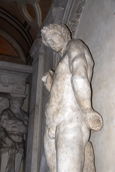 Large classical statue, Biblioteca Marciana