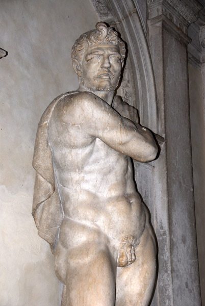 Large classical statue, Biblioteca Marciana