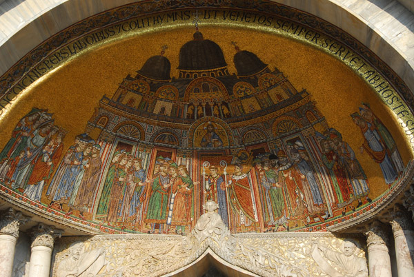 San Marco Mosaic - The procession bringing St. Mark's relics to the Basilica, above St. Alipius' Gate
