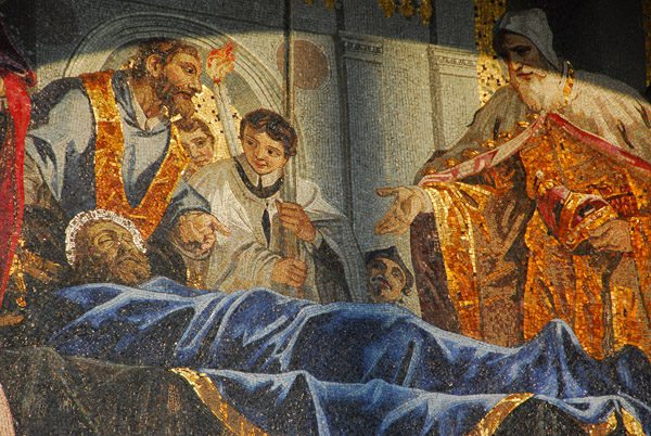 San Marco Mosaic, faade -  the Doge and people of Venice receive the body of St. Mark, above St. Peter's Gate