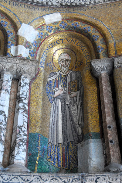 San Marco mosaics - Lower niches with the evangelist St. John