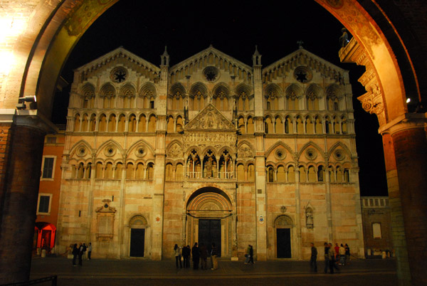 Duomo from arch of the Palazzo del Municipio, Ferrara