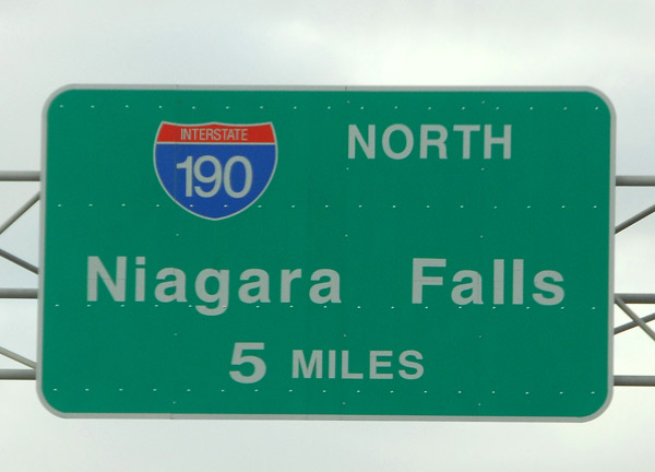 American side - Niagara Falls road sign