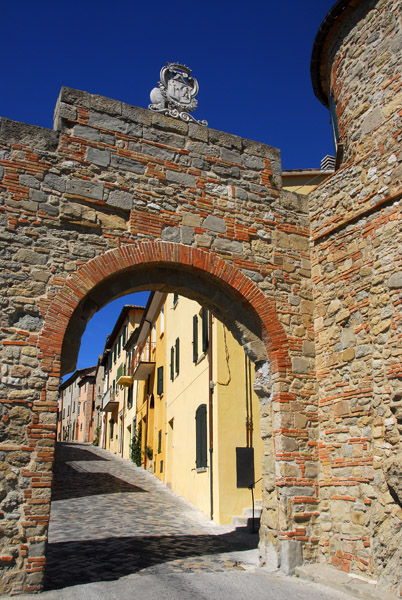 Gate and Via Montefeltro, San Leo
