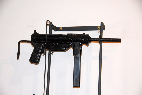 WWII-era submachine gun, San Leo