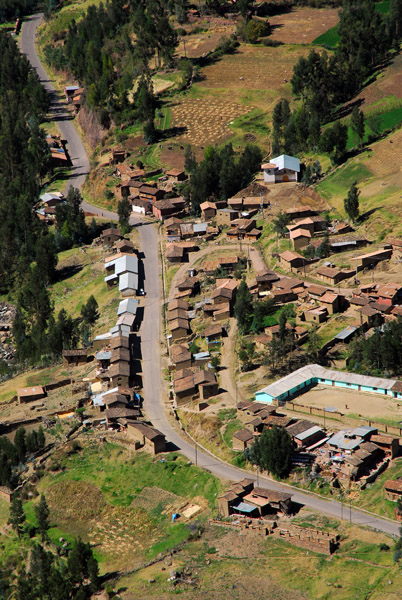 Village along the Pisaq access road