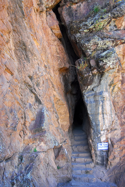 Inca tunnel connecting Intihuatana with Q'allaqasa