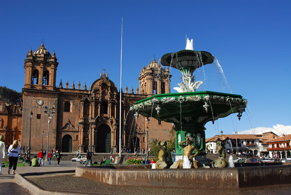 Fountain in the center of Cuscos Plaza de Armas with Cathedral