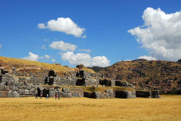 Serrated wall, Sacsayhuamn