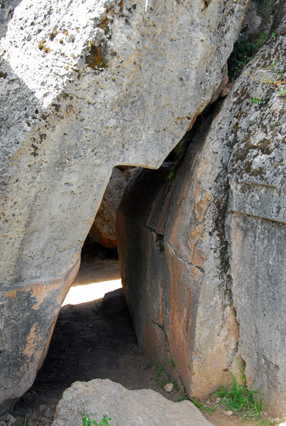 Narrow passageway, Sacsayhuamn