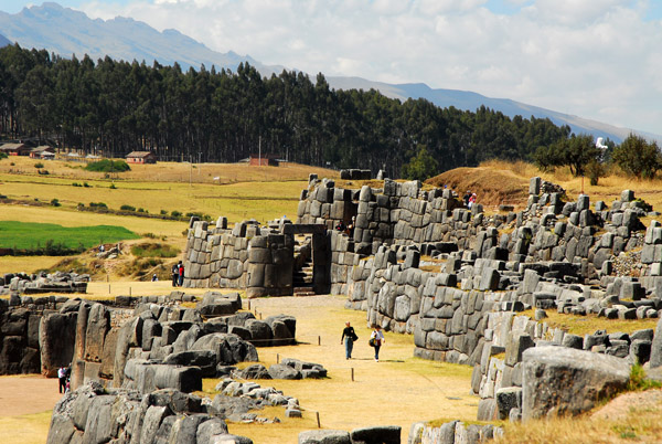 After the revolt was put down, the Spanish used Sacsayhuamn as a quarry and destroyed 80%