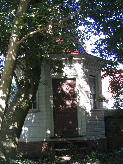 Mount Vernon privey.jpg
