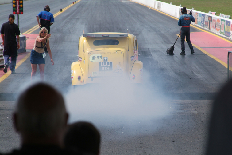 Warming the tyres