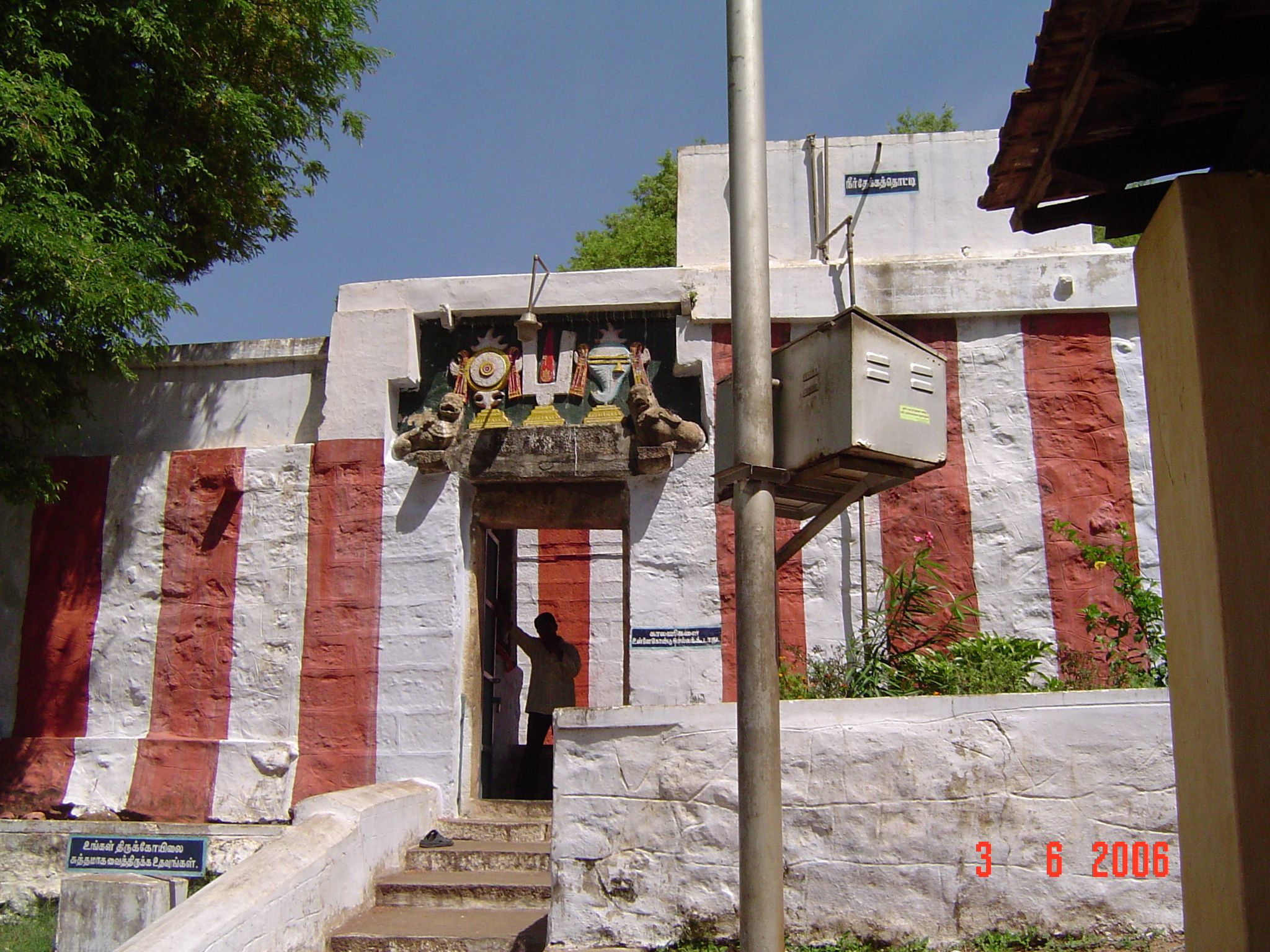 Malaimel Nambi - Thirukkurungudi.JPG