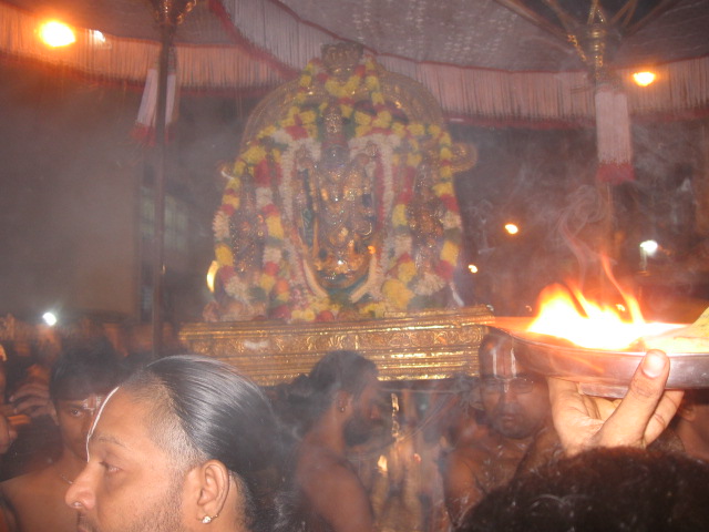 14-Parthasarathy amidst dhUPam - andhUpam.jpg