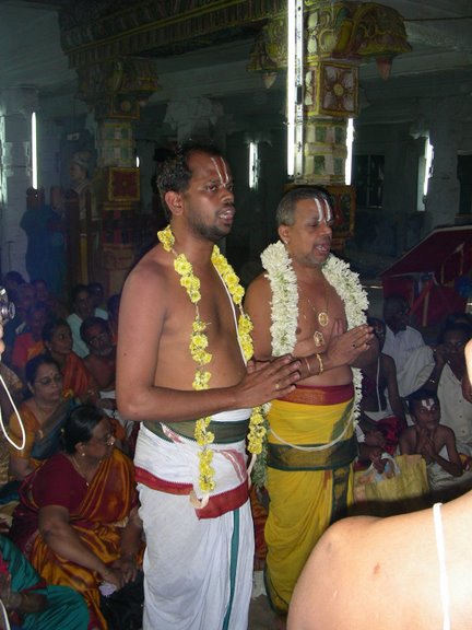 22-sthAnikAL singing thiruvAsiriyam.jpg