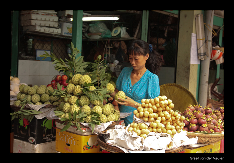 0102 Saigon, market
