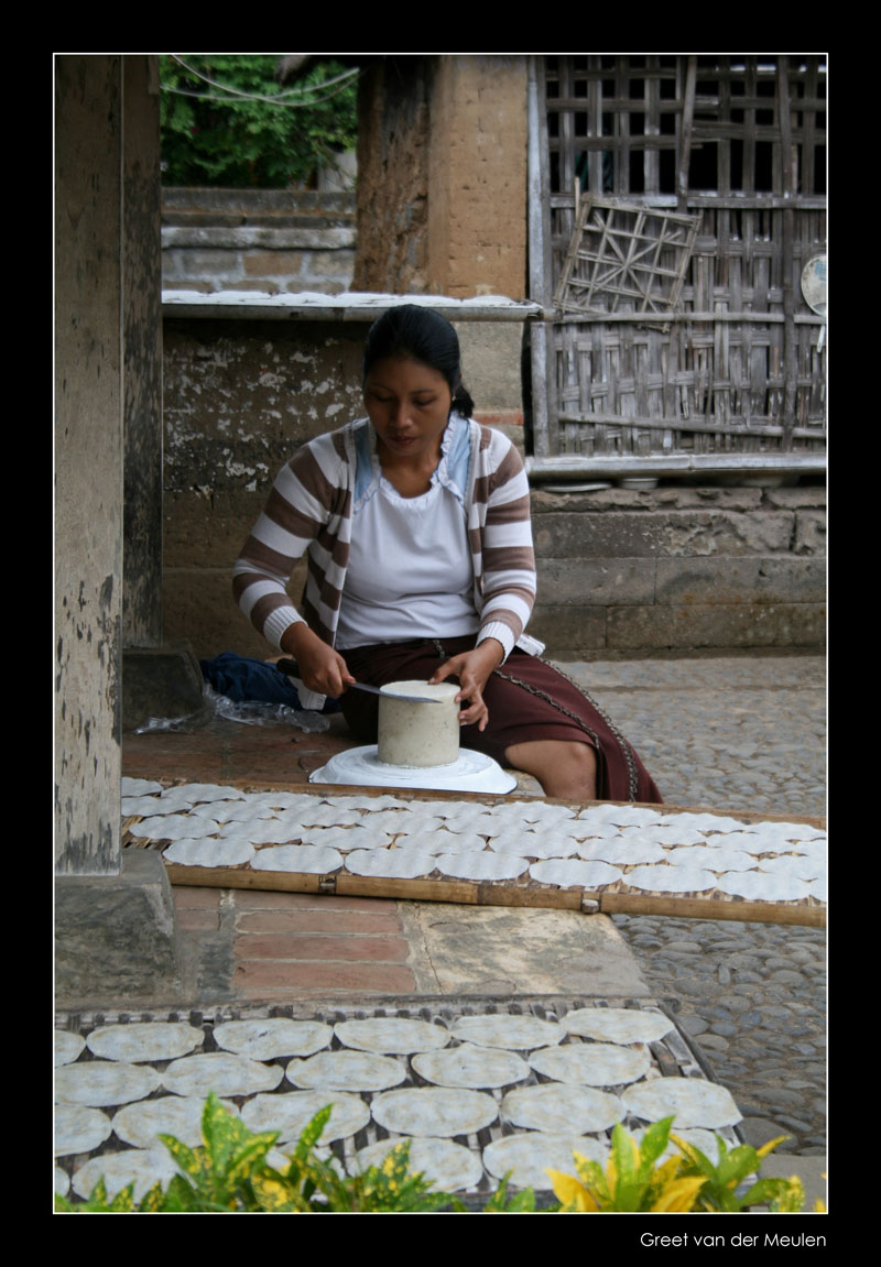 4652 Indonesia, lady preparing food