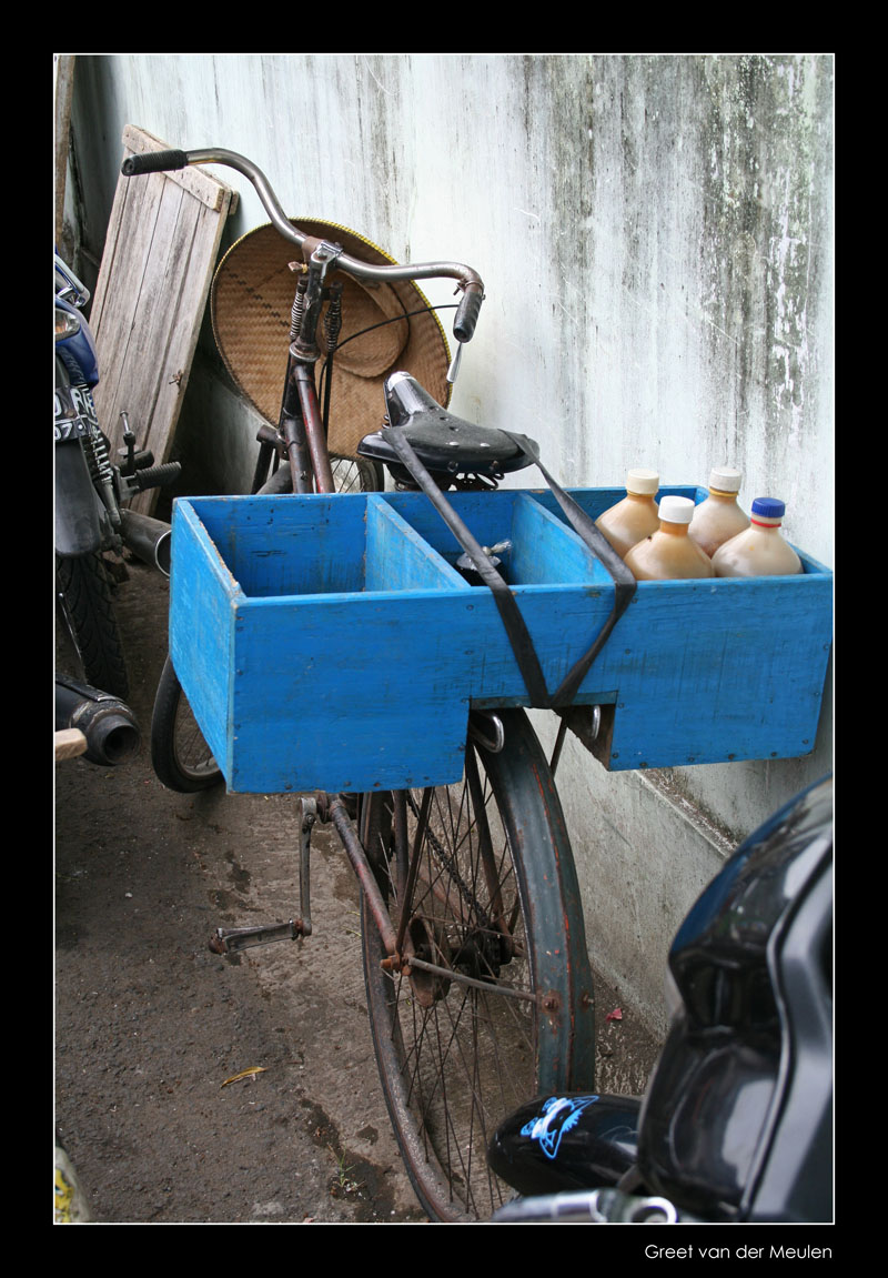 3322 Indonesia, bike with storage possibilities