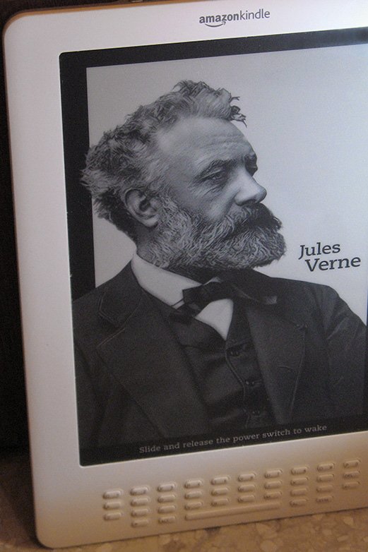Jules Verne screensaver, with <a href=http://bit.ly/klight target=_blank>Clip-on light</a>