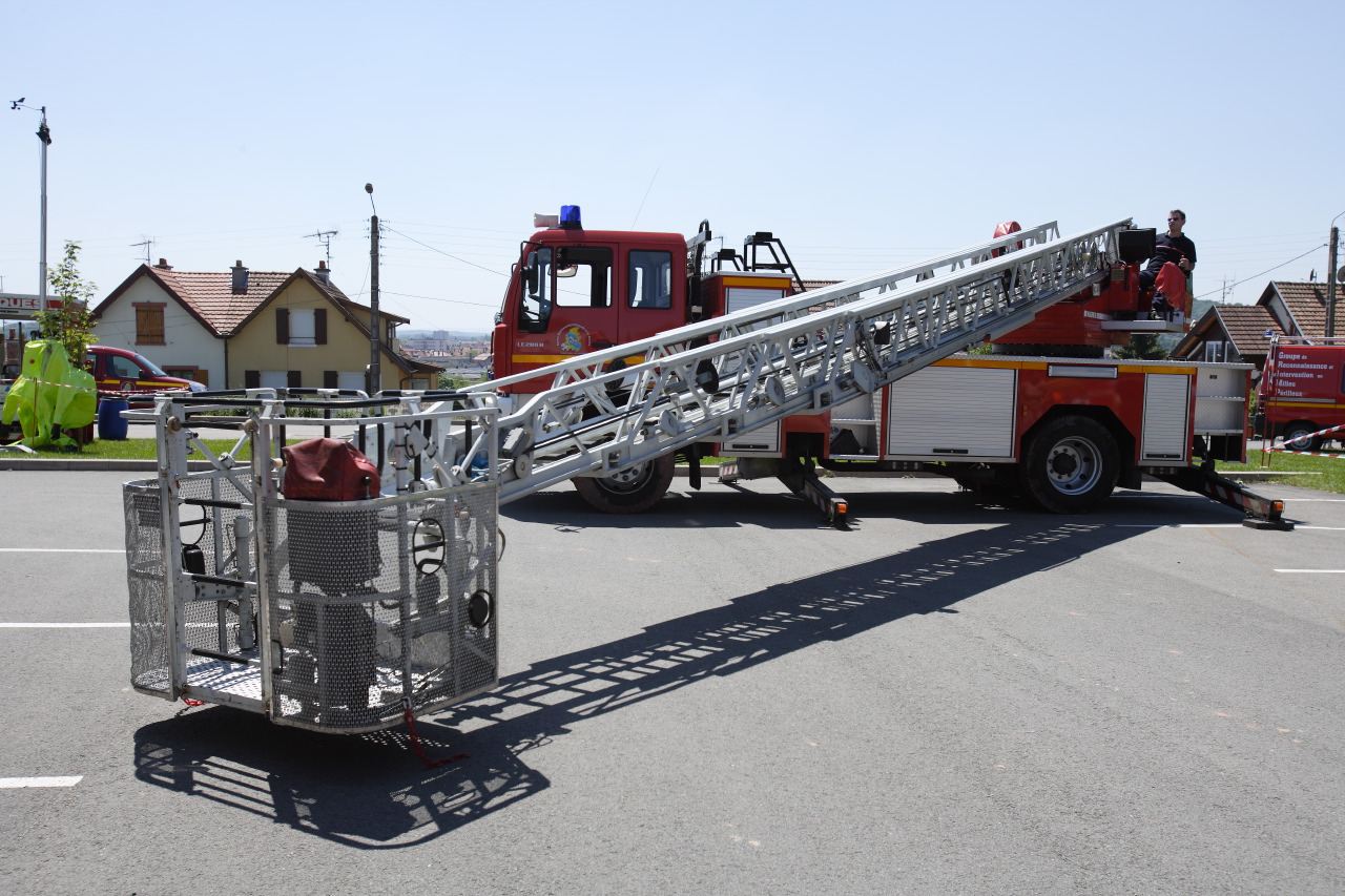 Camion chelle pivotante automatique