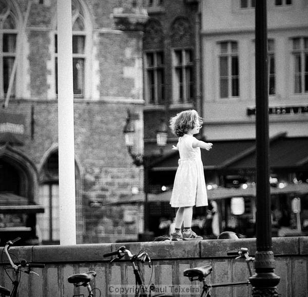 Child dancing on the town square - Brugge (Belgium)
