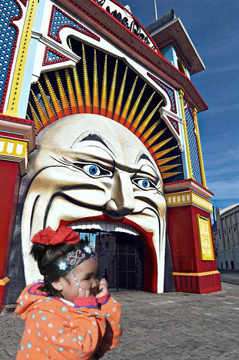 Luna Park gate fear