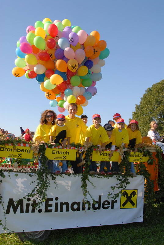 Die Raiffeisenbank Pittental am Krbisfest in Erlach