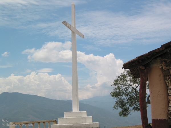 Vista Lateral de la Cruz