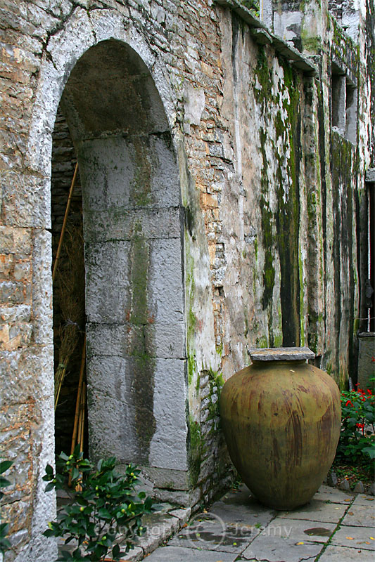 Stone House, TianLong Tunpu (Oct 06)