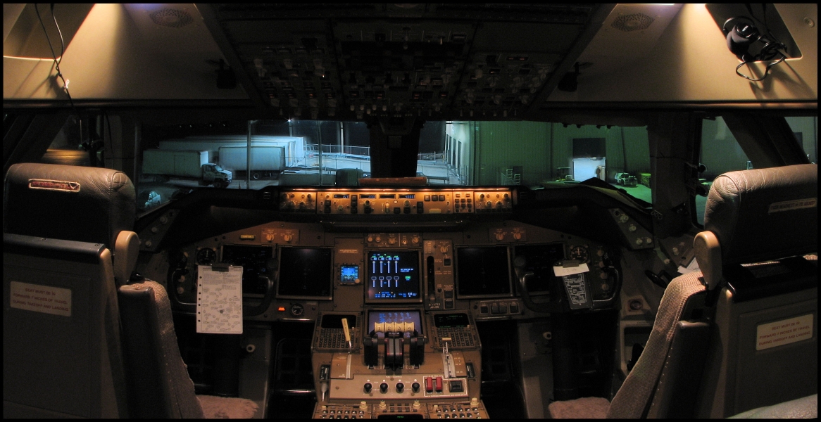 China Airlines Cargo Boeing 747-409F Cockpit (B-18715)