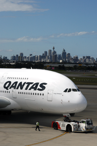 QANTAS AIRBUS A380 SYD RF IMG_5345.jpg