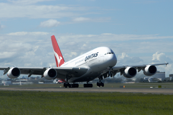 QANTAS AIRBUS A380 SYD RF IMG_5352.jpg