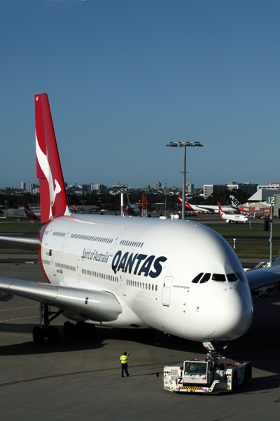 QANTAS AIRBUS A380 SYD RF IMG_8171.jpg