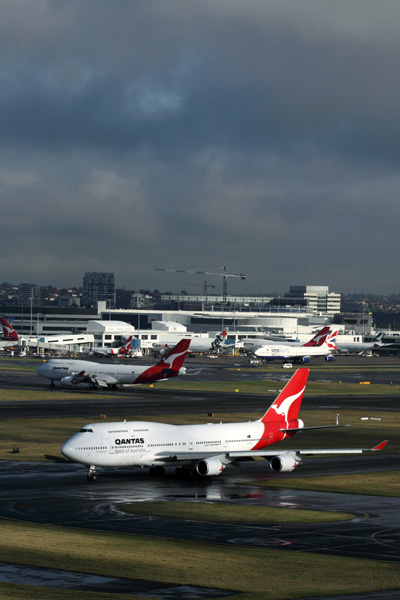 QANTAS BOEING 747 400 SYD RF IMG_8040.jpg