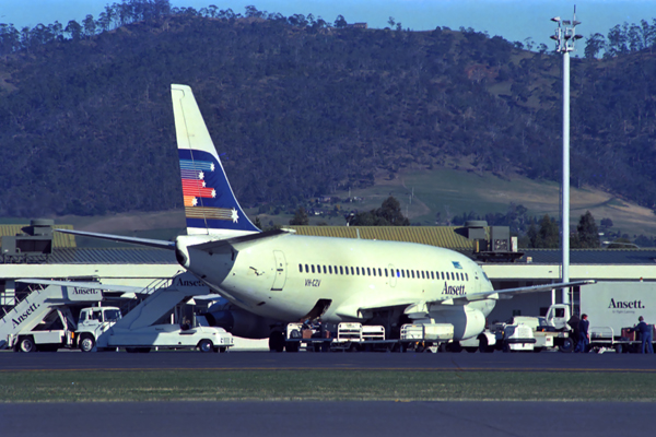 ANSETT BOEING 737 200 HBA 69 35.jpg