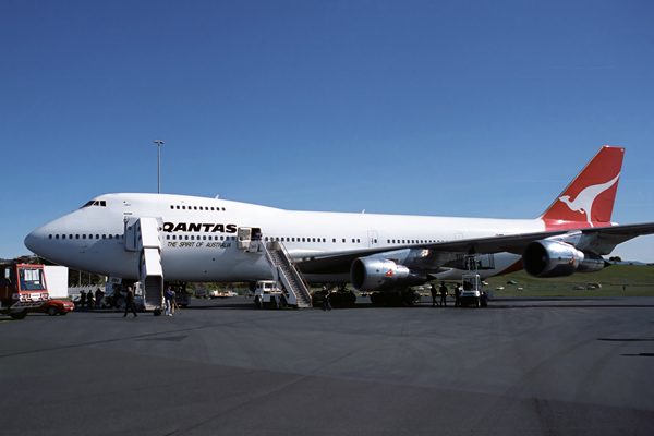 QANTAS BOEING 747 200 HBA RF 223 13.jpg