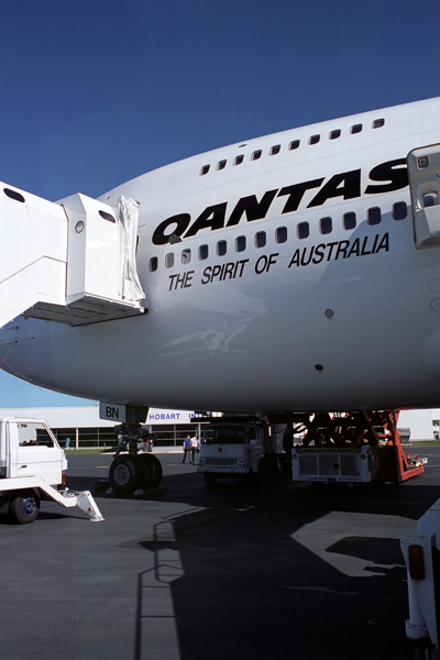 QANTAS BOEING 747 200 HBA RF 223 22.jpg