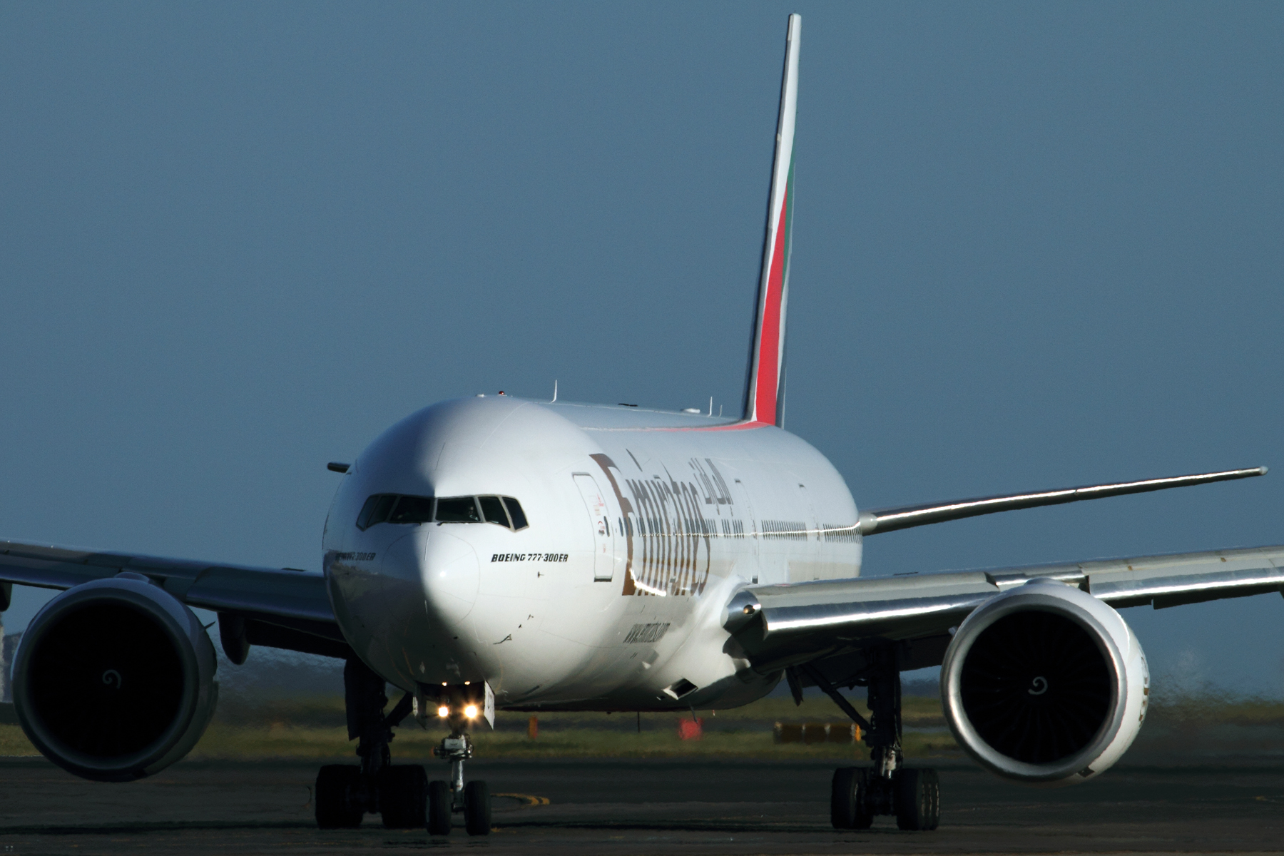 EMIRATES BOEING 777 300 SYD RF IMG_0105.jpg