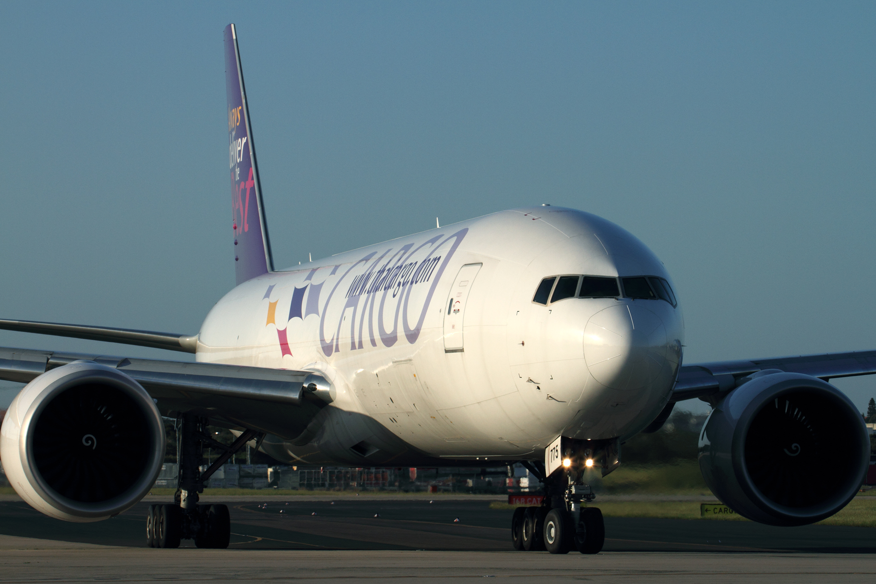 THAI CARGO BOEING 777F SYD RF IMG_0138.jpg