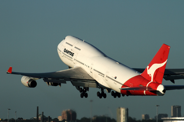 QANTAS BOEING 747 400 SYD RF IMG_0369.jpg