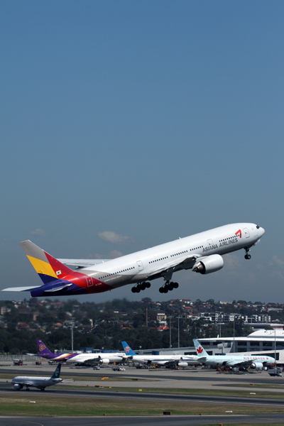 ASIANA BOEING 777 200 SYD RF IMG_0577.jpg