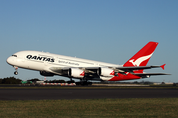 QANTAS AIRBUS A380 SYD RF IMG_0347.jpg