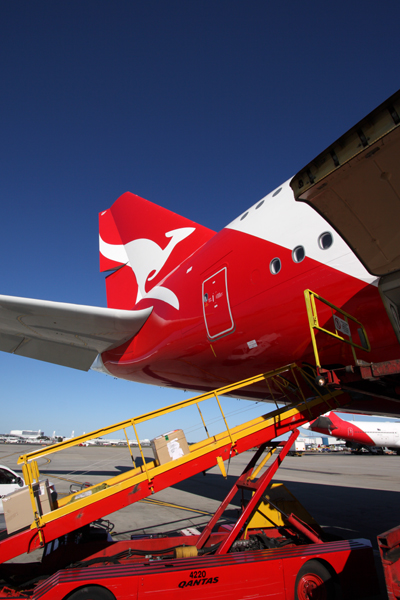 QANTAS AIRBUS A380 SYD RF IMG_6188.jpg