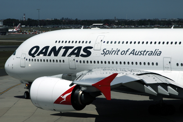 QANTAS AIRBUS A380 SYD RF IMG_1327.jpg