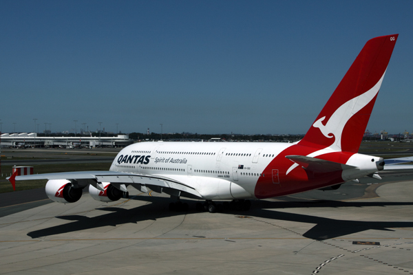 QANTAS AIRBUS A380 SYD RF IMG_1329.jpg