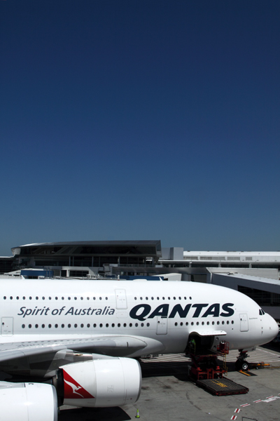 QANTAS AIRBUS A380 SYD RF IMG_1333.jpg