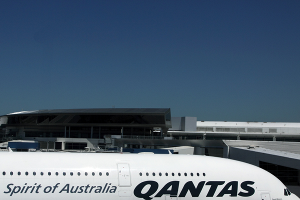 QANTAS AIRBUS A380 SYD RF IMG_1334.jpg