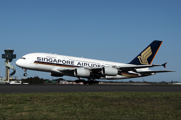 SINGAPORE AIRLINES AIRBUS A380 SYD RF IMG_1280.jpg