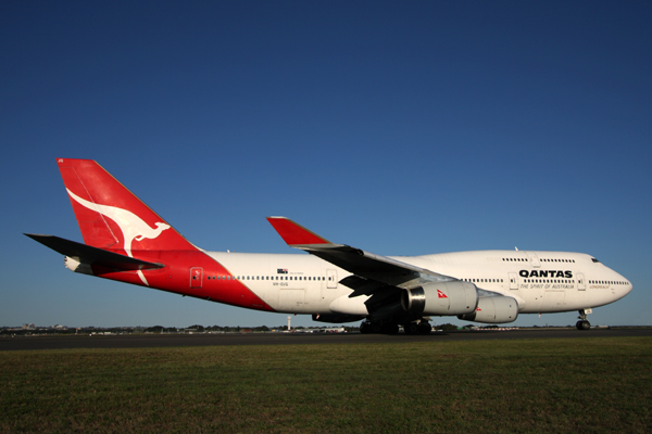 QANTAS BOEING 747 400 SYD RF IMG_6205.jpg